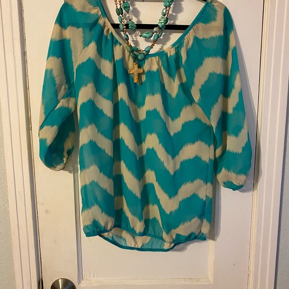 Blouse - Picture 2 of 3